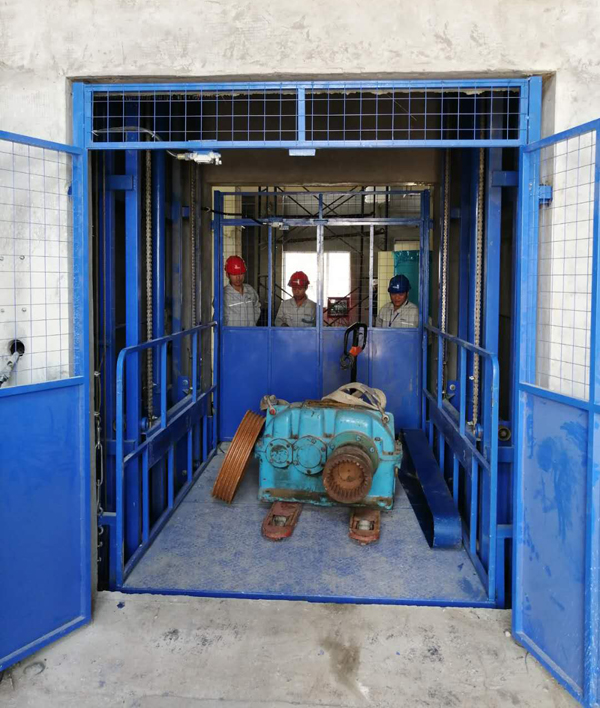 升降貨梯 (2) 升降貨梯 (2)